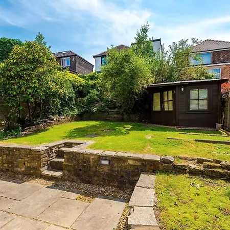 Prestwich Garden Retreat: Manchester-Close 3BR with Parking & Netflix-3